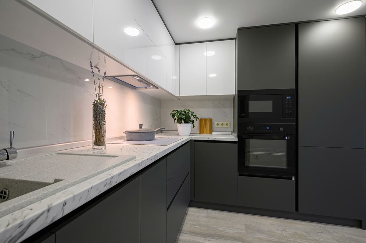 Tủ bếp trên cánh kính Acrylic