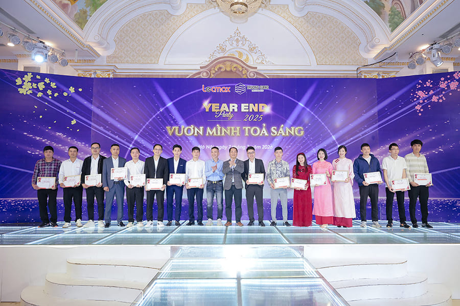 Khen thưởng cán bộ công nhân viên